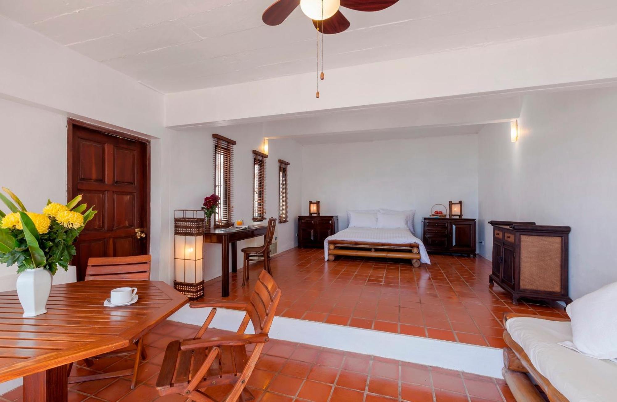 Baan Khunying - Secluded Phuket Beachfront Villa - SHA Certified Rawai Bagian luar foto