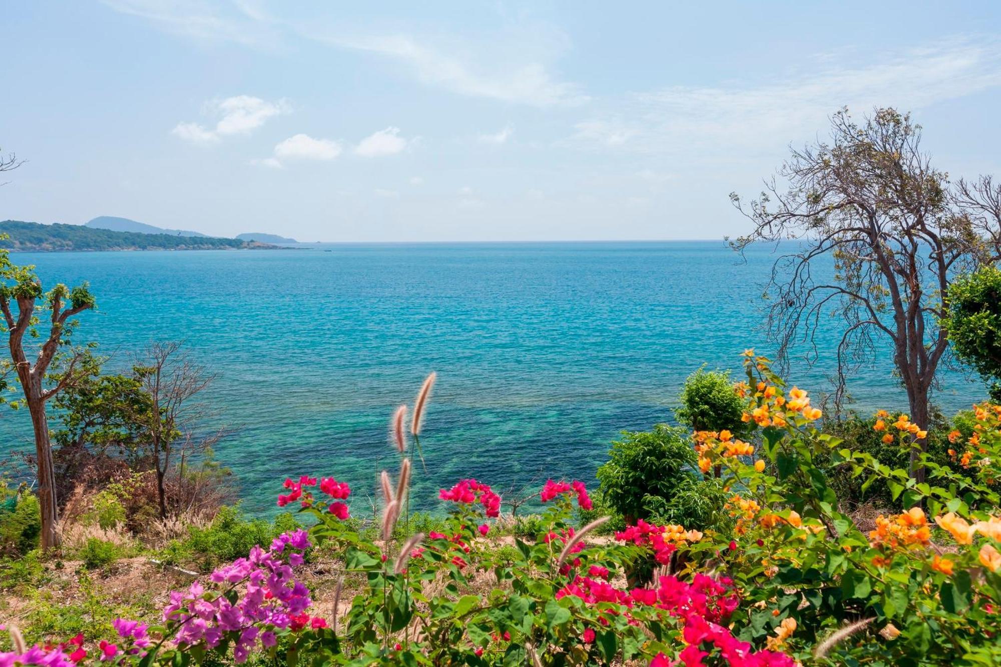 Baan Khunying - Secluded Phuket Beachfront Villa - SHA Certified Rawai Bagian luar foto
